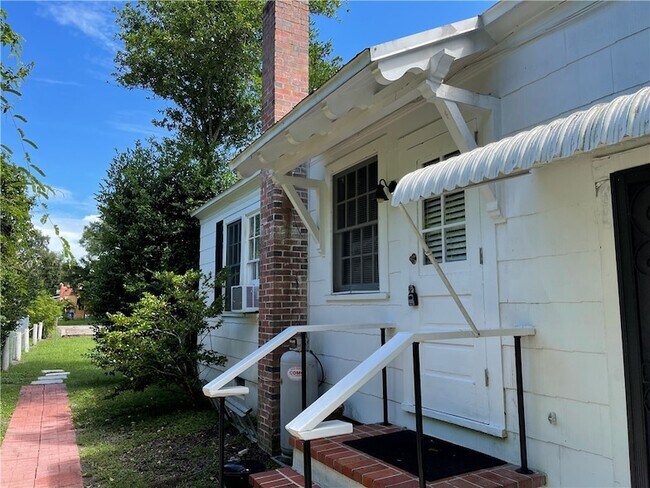1843 22nd Ave in Vero Beach, FL - Foto de edificio - Building Photo