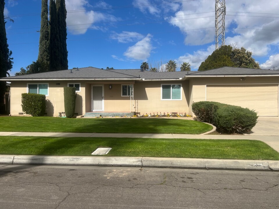 728 W Sussex Way in Fresno, CA - Building Photo