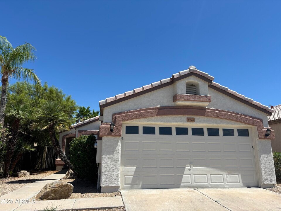 4774 E Charleston Ave in Phoenix, AZ - Building Photo