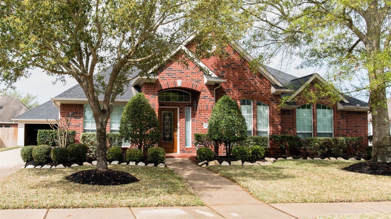 9115 Sunny Ridge Dr in Houston, TX - Building Photo