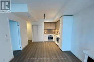 1050 Eastern Ave in Toronto, ON - Building Photo - Building Photo