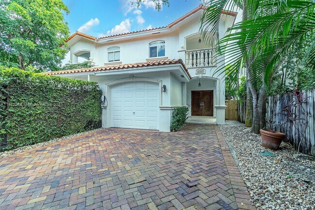 3123 McDonald St in Miami, FL - Building Photo - Building Photo