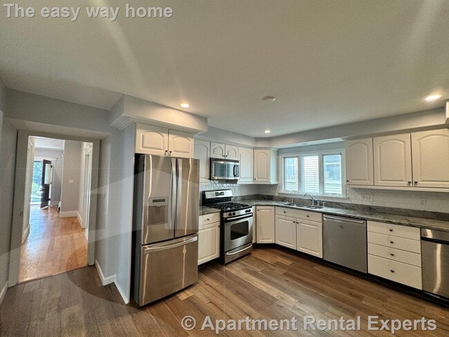136 Sharon St, Unit #1