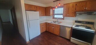 2425 S 75th St, Unit #2 Upper in West Allis, WI - Building Photo