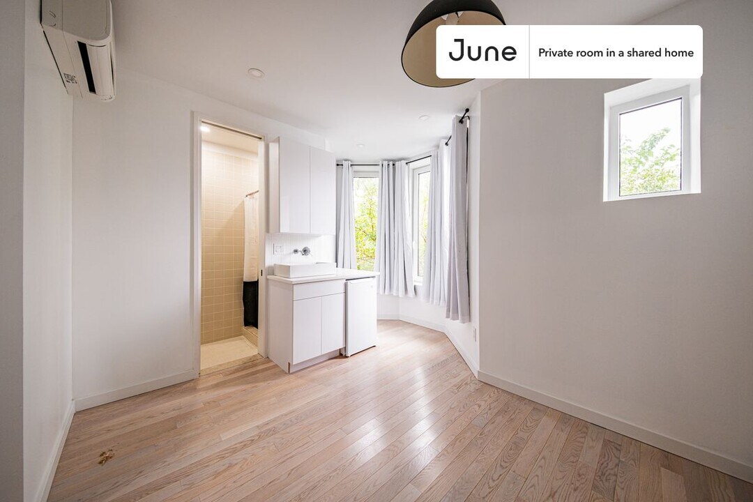Room in Shared 4 bed/4 bath home in Brooklyn, NY - Building Photo