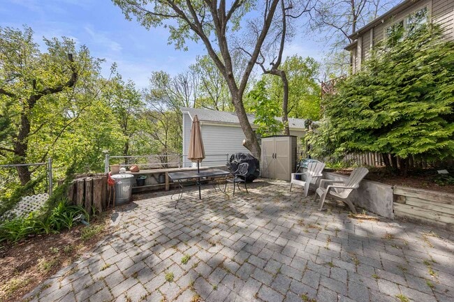 4 Colony Rd in Edgewater, NJ - Building Photo - Building Photo