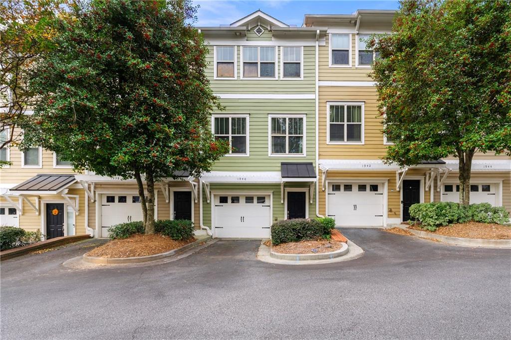 1940 Sterling Oaks Cir NE in Atlanta, GA - Foto de edificio