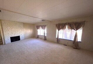 1006 San Nicolas St in Hemet, CA - Building Photo - Building Photo