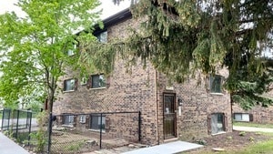 property at 21W284 Tee Ln
