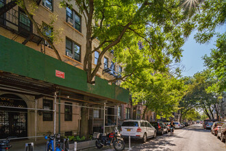 209 E Tenth St in New York, NY - Foto de edificio - Building Photo