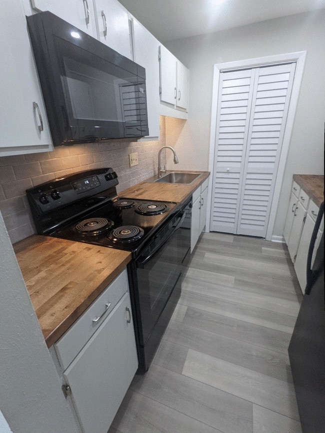 1799 N Highland Ave in Clearwater, FL - Building Photo - Building Photo