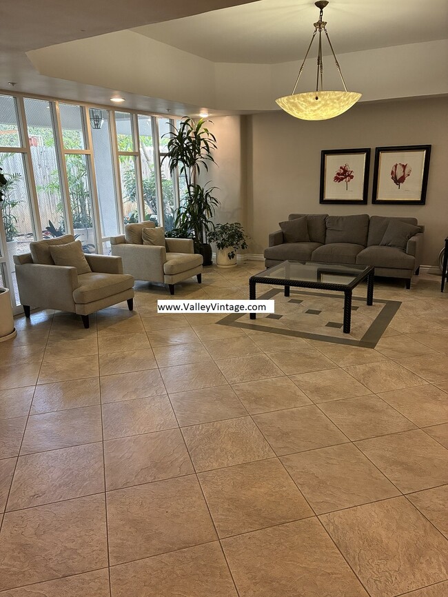 11687 S Montana Ave in Los Angeles, CA - Building Photo - Building Photo