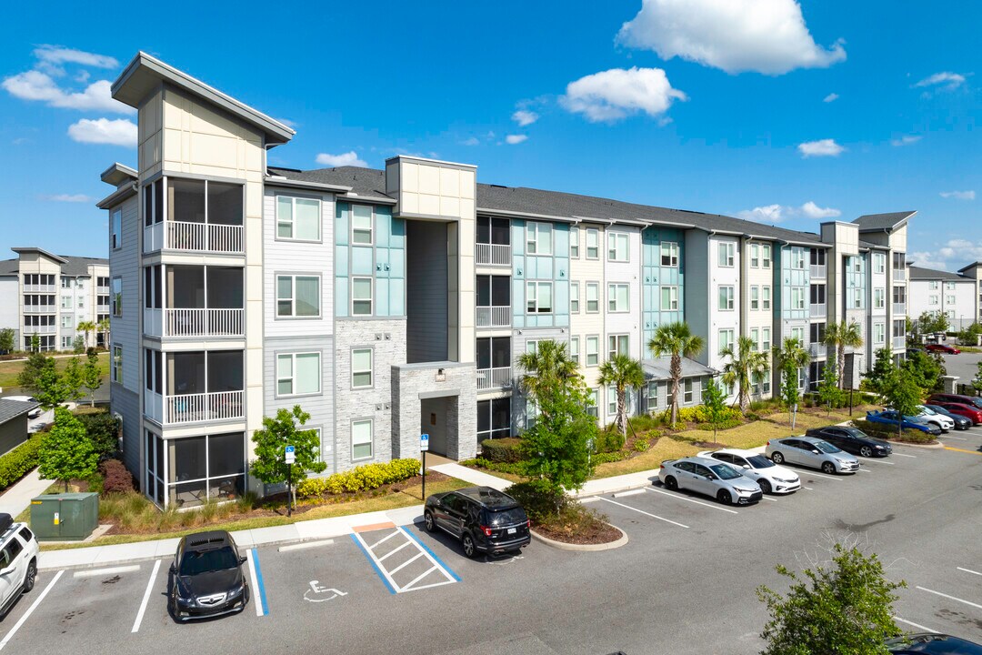 Amber Pointe in Kissimmee, FL - Foto de edificio