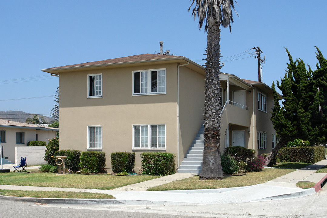 16-22 N Dos Caminos St in Ventura, CA - Building Photo