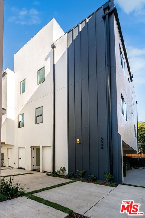 property at 5044 Laurel Canyon Blvd