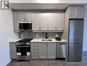 2343 Khalsa Gate in Oakville, ON - Building Photo - Building Photo