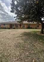 1206 Tom Dee St in Brenham, TX - Building Photo