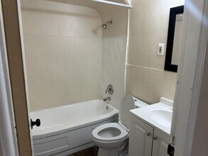 9757 Lorna Ln in St. Louis, MO - Building Photo - Building Photo