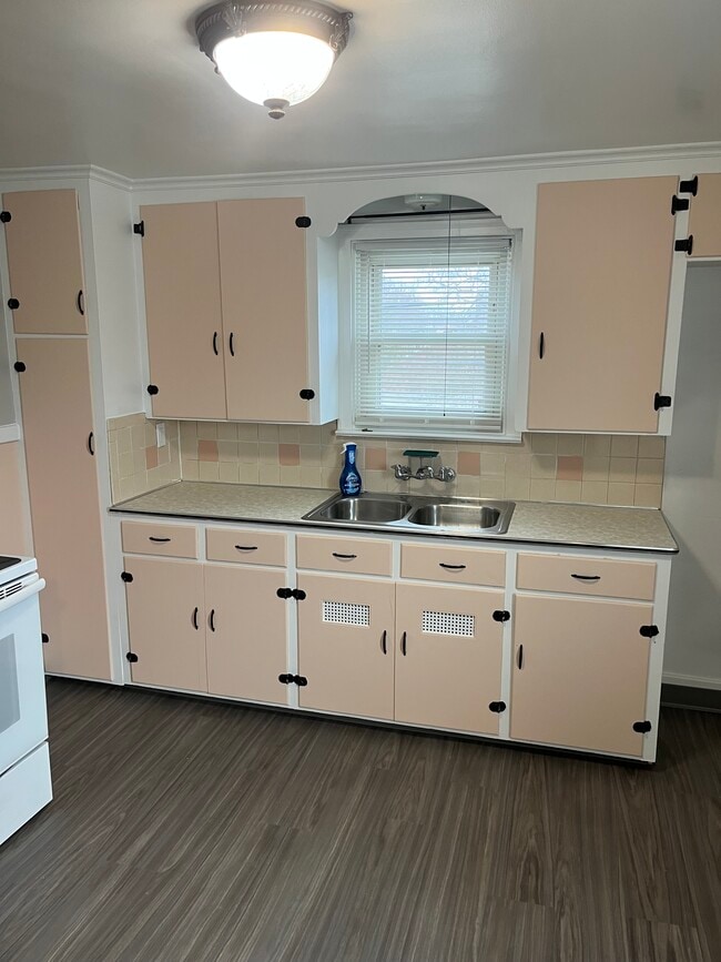 1625 Walnut Ave, Unit Upper 1 bedroom in Niagara Falls, NY - Building Photo - Building Photo