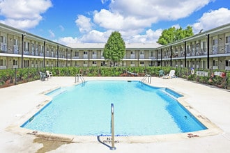 Holiday Manor East in Roseville, MI - Foto de edificio - Building Photo