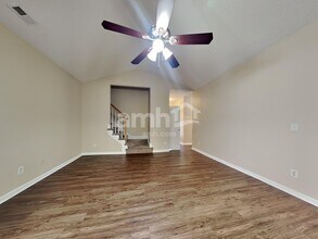 4038 River Falls Dr in Lowell, NC - Foto de edificio - Building Photo