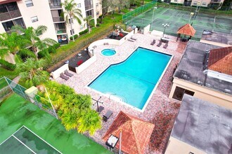 10501 W Broward Blvd in Fort Lauderdale, FL - Building Photo - Building Photo