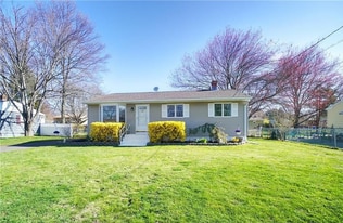 99 Putney Dr in West Haven, CT - Building Photo