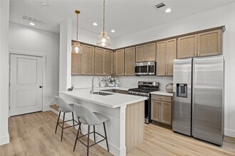 1550 W Tidwell Rd in Houston, TX - Building Photo - Building Photo