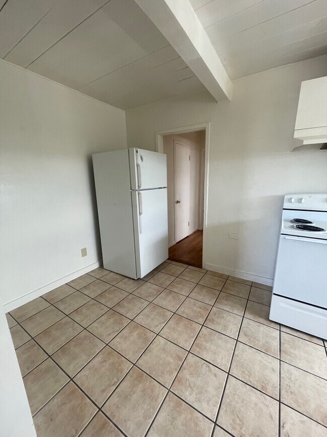 10026 MacArthur Blvd in Oakland, CA - Building Photo - Building Photo