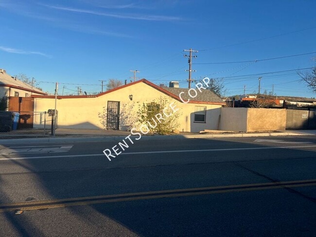 property at 1040-1042 Flora St