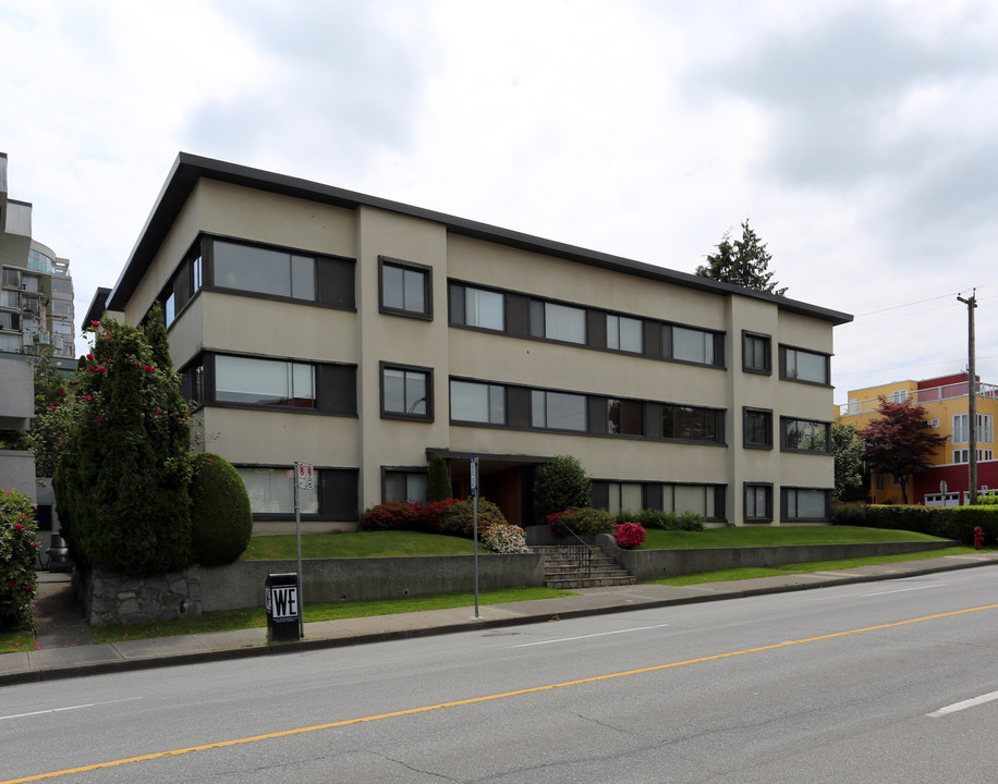 Gwenlyn Manor in Vancouver, BC - Building Photo