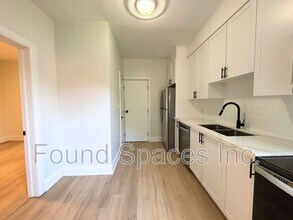 597 Wilson St in Hamilton, ON - Building Photo - Building Photo