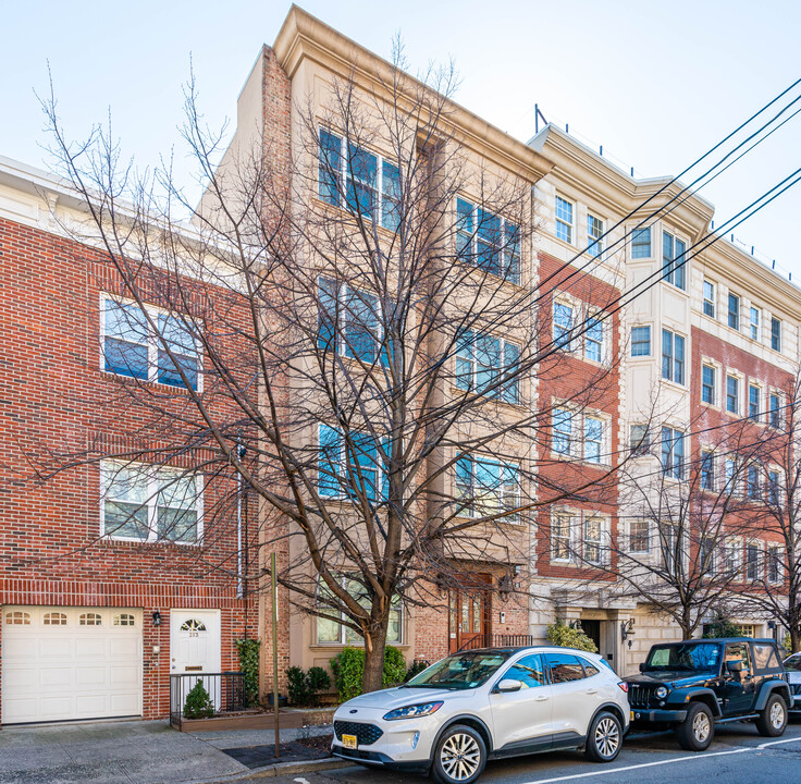 211 Madison St in Hoboken, NJ - Building Photo