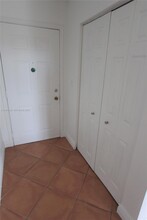 2321 NW 33rd St in Oakland Park, FL - Foto de edificio - Building Photo