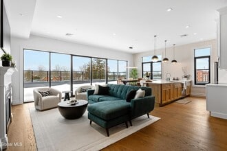 78 Church St, Unit 502 in Saratoga Springs, NY - Foto de edificio - Building Photo