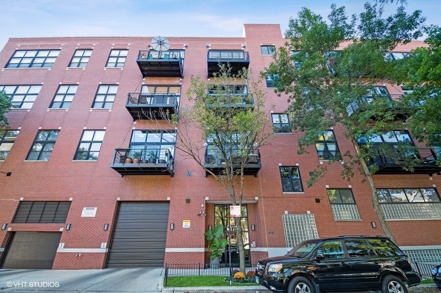 1934 N Washtenaw Ave, Unit 218 in Chicago, IL - Building Photo