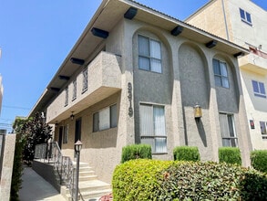 9319 Alcott St in Los Angeles, CA - Foto de edificio - Building Photo