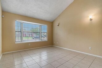 10359 Chelmsford Dr in Dallas, TX - Building Photo - Building Photo