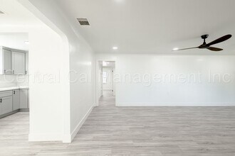 341 Laurel Ave in Arvin, CA - Foto de edificio - Building Photo