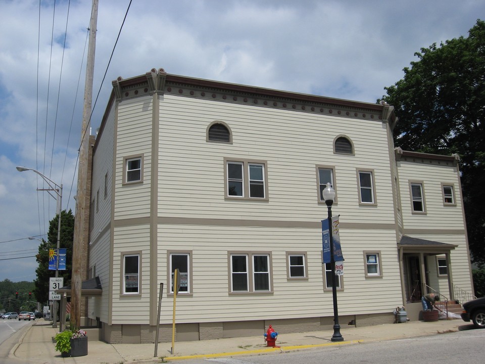 3816 Main St in McHenry, IL - Building Photo