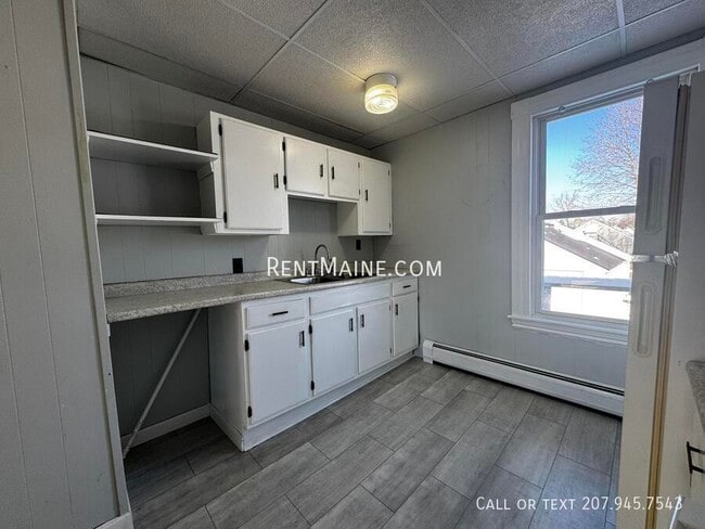 17 Edwards St in Waterville, ME - Building Photo - Building Photo