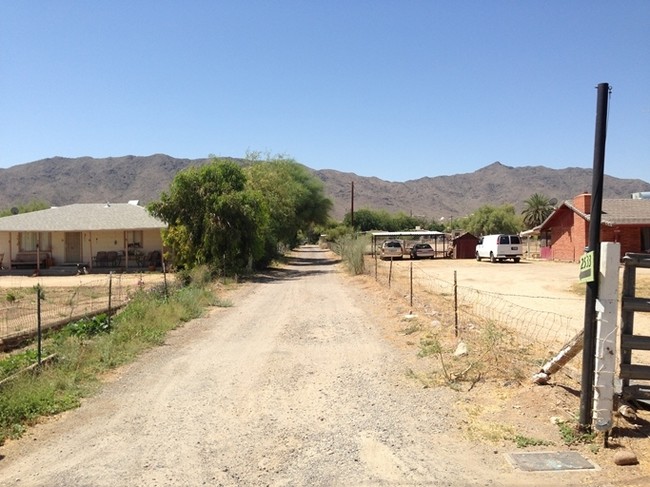 2533 W Dobbins Rd in Phoenix, AZ - Foto de edificio - Building Photo