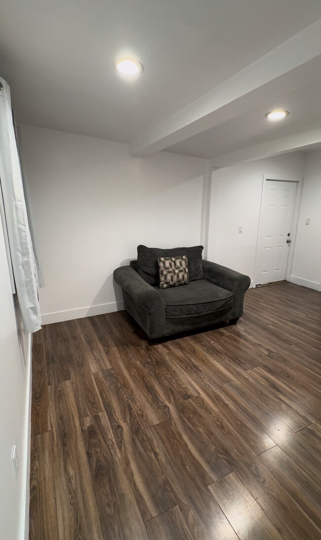 12981 Branford St in Pacoima, CA - Foto de edificio - Building Photo