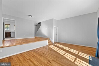 2146 Golf Course Dr in Reston, VA - Building Photo - Building Photo