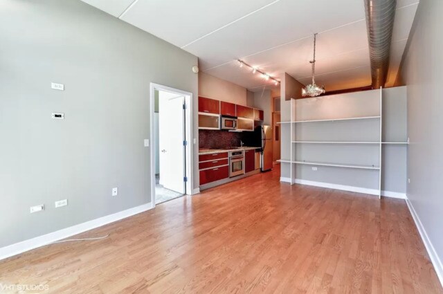 650 W Wayman St, Unit 603c in Chicago, IL - Building Photo