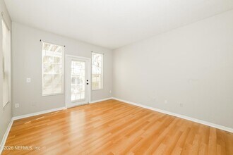 13700 Richmond Park Dr N, Unit 301 in Jacksonville, FL - Foto de edificio - Building Photo