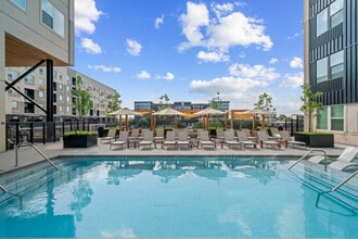 The Mill Residences in Houston, TX - Foto de edificio - Building Photo