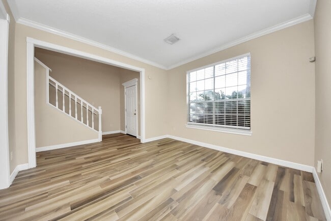 property at 1702 Park Ridge Dr