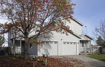 725-729 Judith Ct in Petaluma, CA - Building Photo - Building Photo