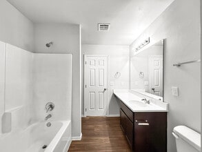 10808 NE 8th Terrace in Midwest City, OK - Building Photo - Building Photo